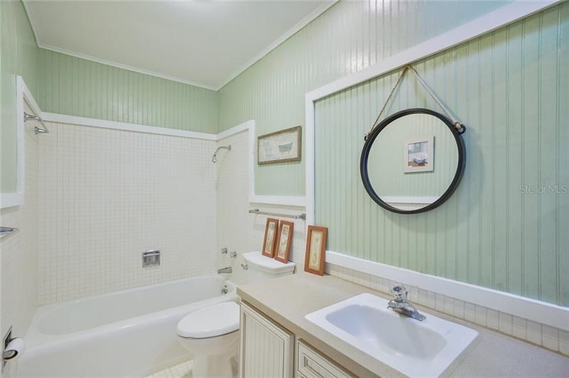 hall bath with cute accents