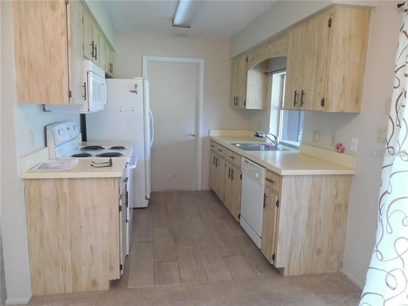 Recently Rented: $1,200 (2 beds, 1 baths, 918 Square Feet)