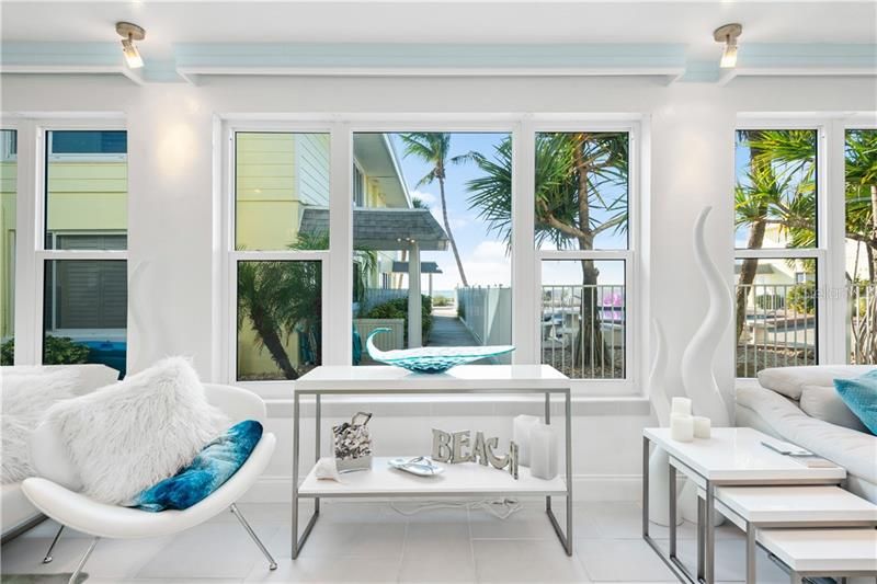 Recently Sold: $1,395,000 (2 beds, 2 baths, 1098 Square Feet)