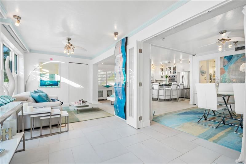 Recently Sold: $1,395,000 (2 beds, 2 baths, 1098 Square Feet)