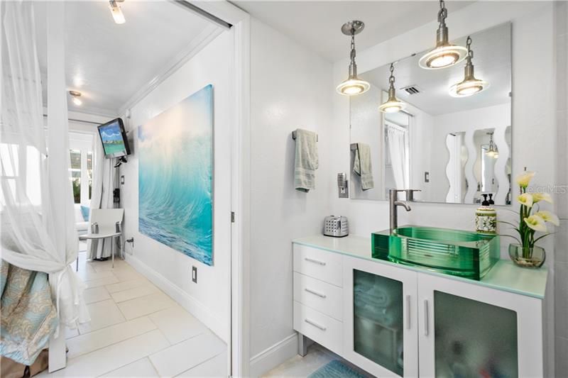 Recently Sold: $1,395,000 (2 beds, 2 baths, 1098 Square Feet)