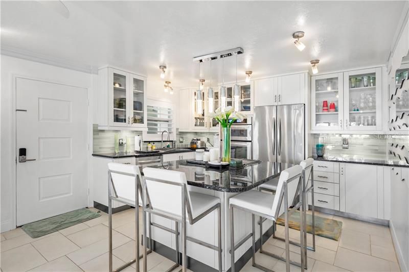 Recently Sold: $1,395,000 (2 beds, 2 baths, 1098 Square Feet)