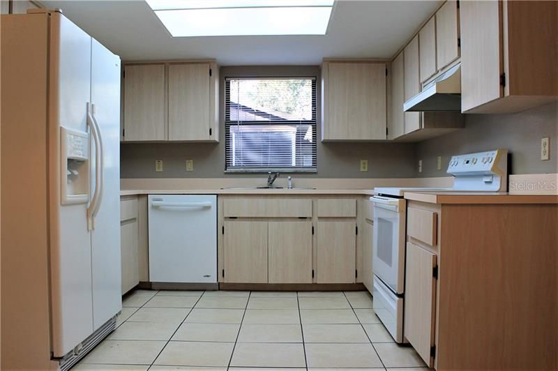 Recently Rented: $1,050 (2 beds, 1 baths, 1015 Square Feet)