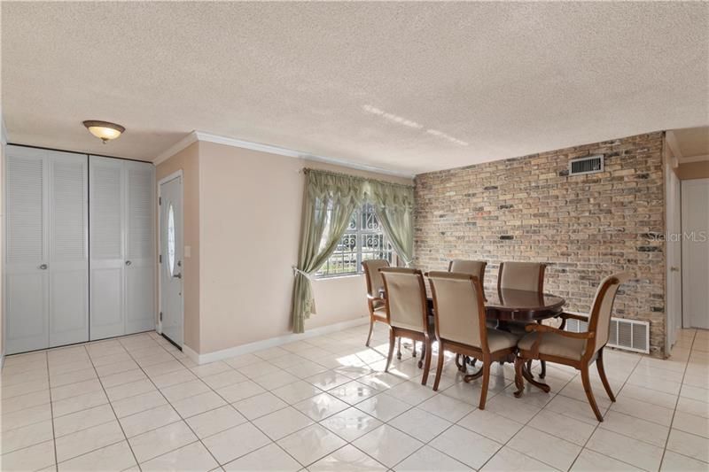 Recently Sold: $245,000 (3 beds, 2 baths, 1665 Square Feet)