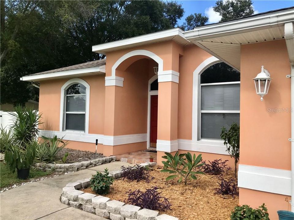 Recently Sold: $315,000 (3 beds, 2 baths, 1717 Square Feet)