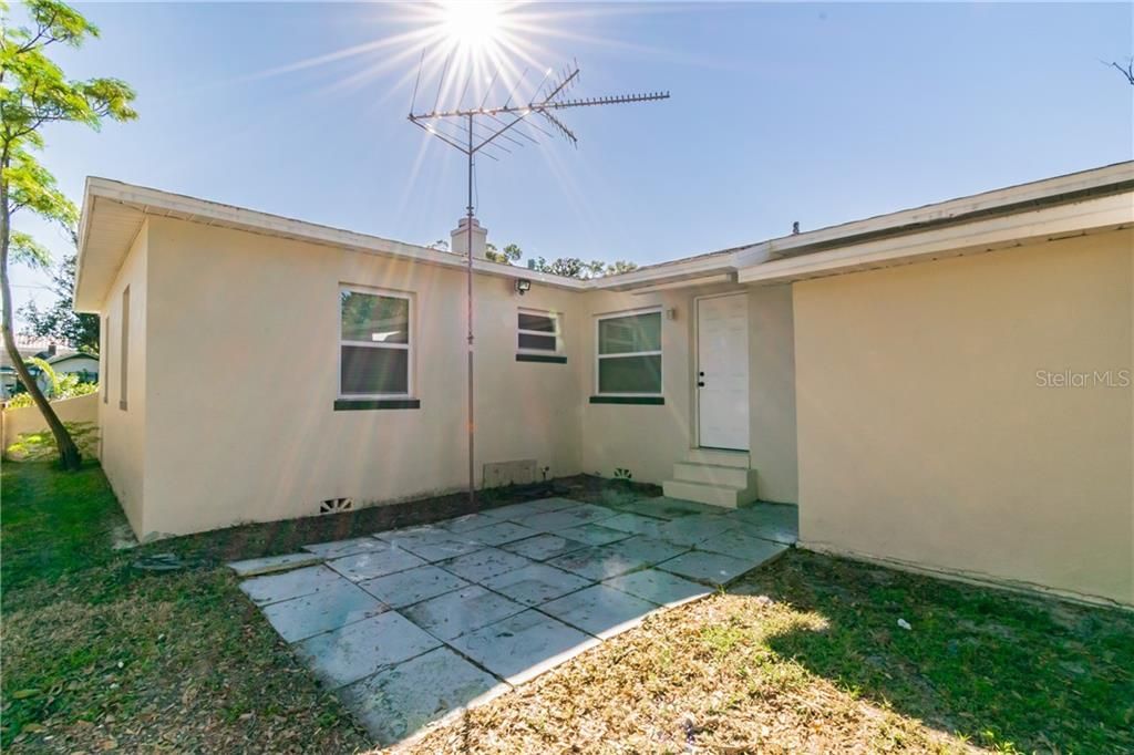 Recently Sold: $209,900 (2 beds, 1 baths, 852 Square Feet)