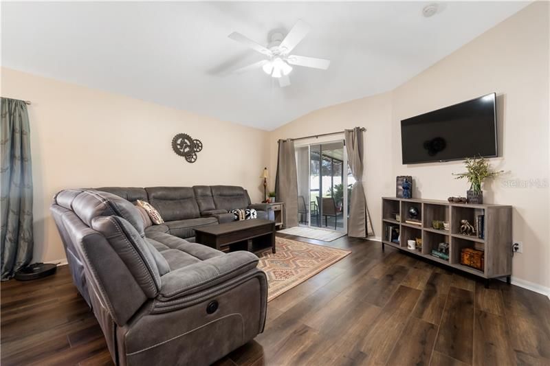 Recently Sold: $200,000 (3 beds, 2 baths, 1285 Square Feet)