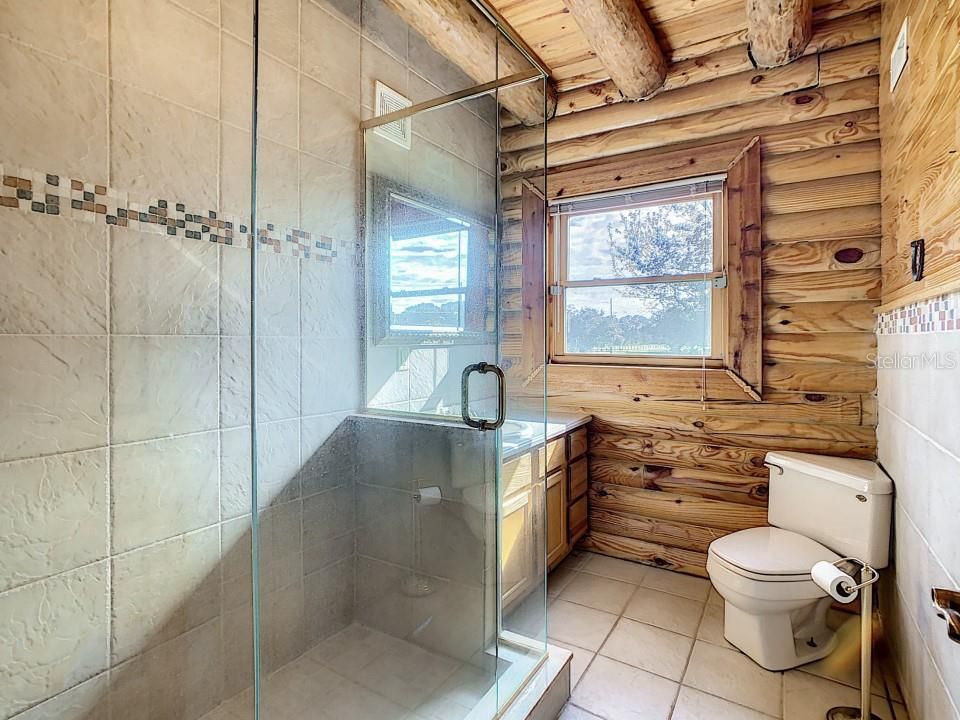 最近售出: $400,000 (3 贝兹, 2 浴室, 2046 平方英尺)
