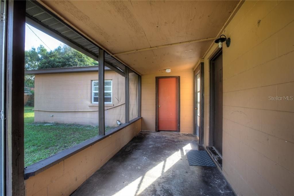 Recently Sold: $169,900 (2 beds, 1 baths, 1036 Square Feet)
