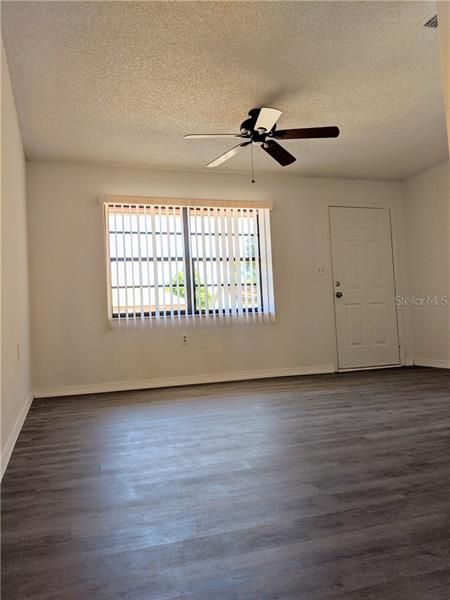 Recently Rented: $1,200 (2 beds, 1 baths, 704 Square Feet)