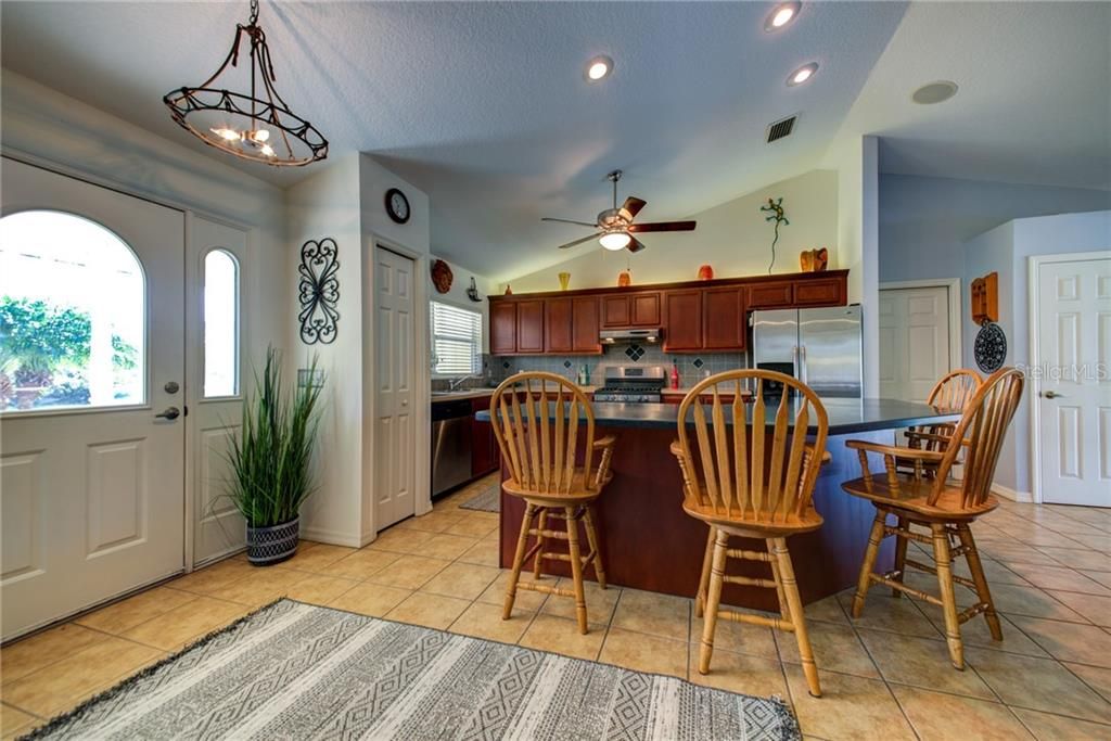 Recently Sold: $483,000 (2 beds, 2 baths, 1456 Square Feet)
