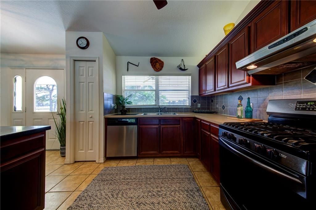 Recently Sold: $483,000 (2 beds, 2 baths, 1456 Square Feet)