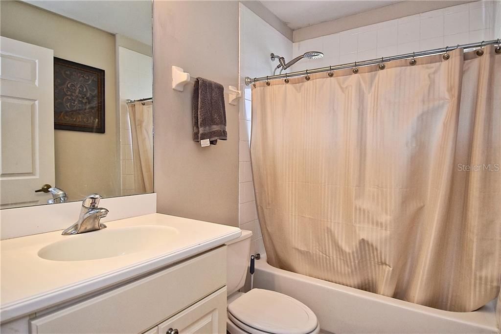 最近售出: $179,900 (2 贝兹, 2 浴室, 1299 平方英尺)