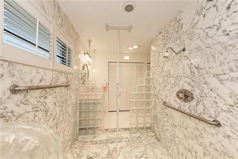 最近售出: $399,000 (3 贝兹, 3 浴室, 2533 平方英尺)