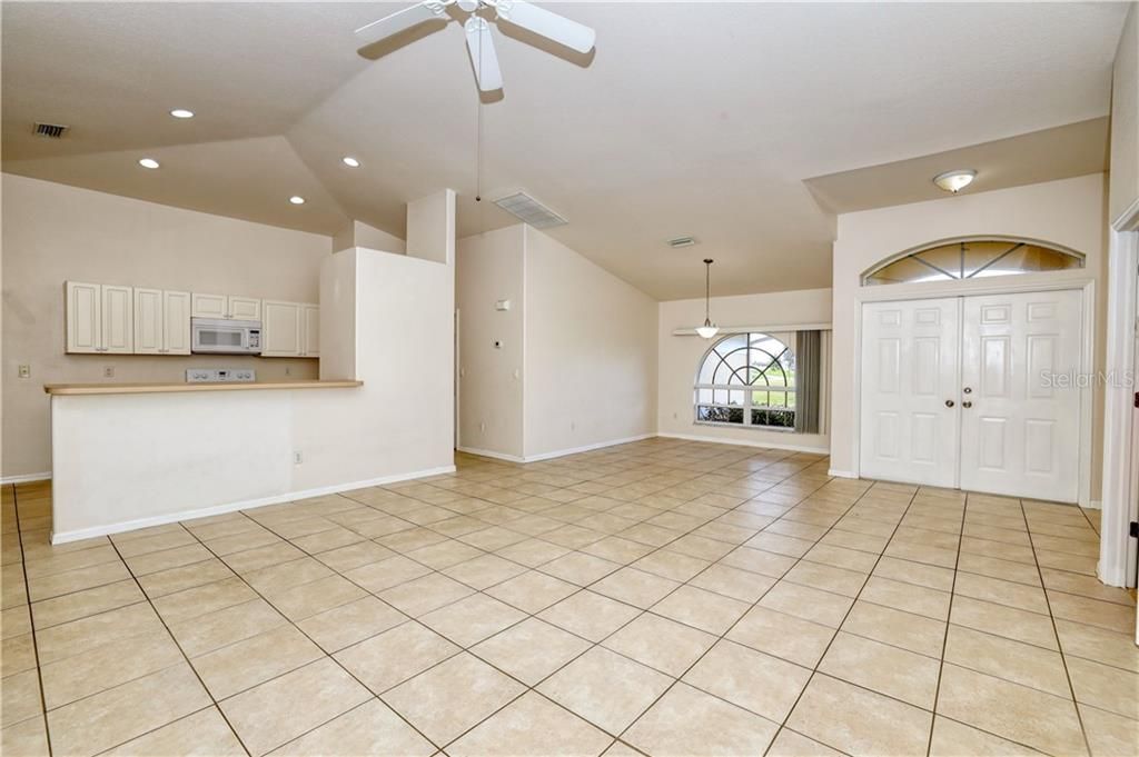 Recently Sold: $215,000 (3 beds, 2 baths, 1705 Square Feet)