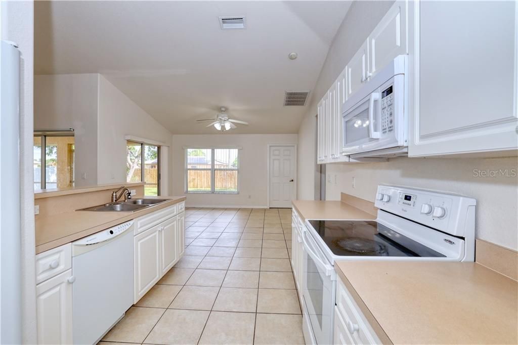 Recently Sold: $215,000 (3 beds, 2 baths, 1705 Square Feet)