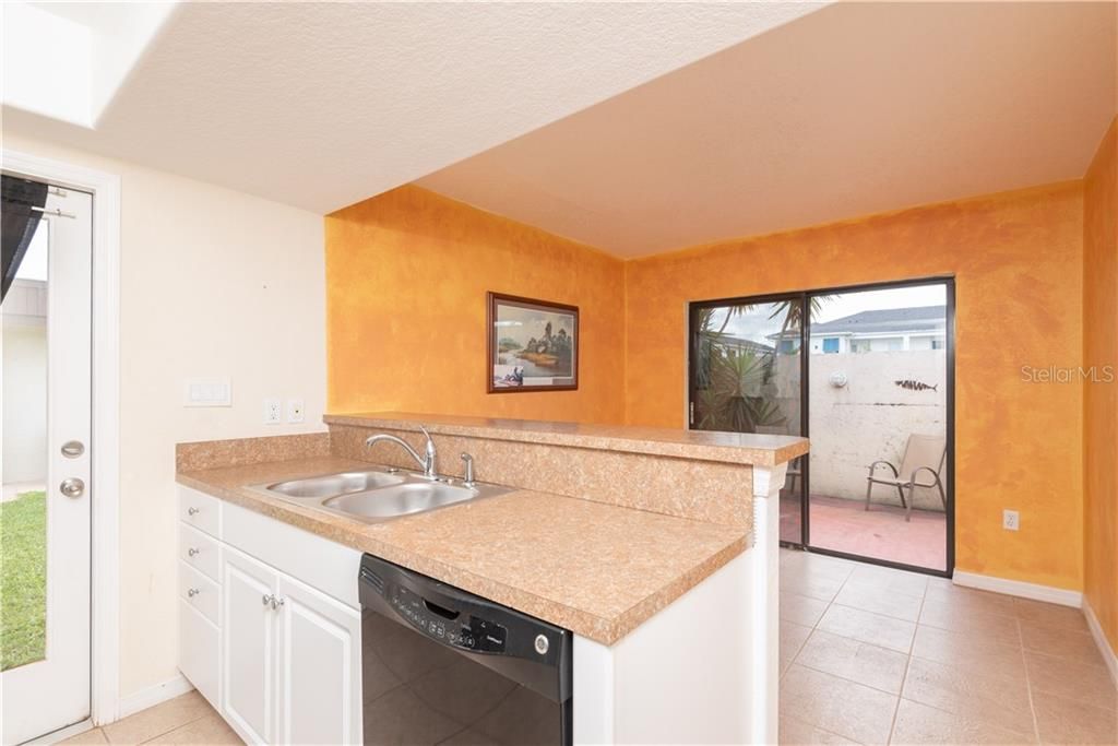 Recently Sold: $99,000 (2 beds, 1 baths, 1034 Square Feet)