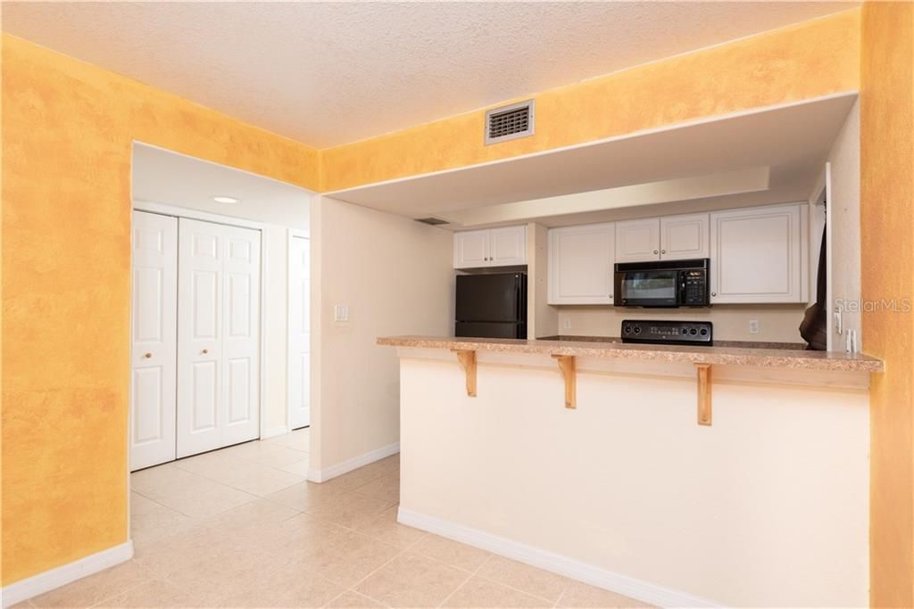 Recently Sold: $99,000 (2 beds, 1 baths, 1034 Square Feet)