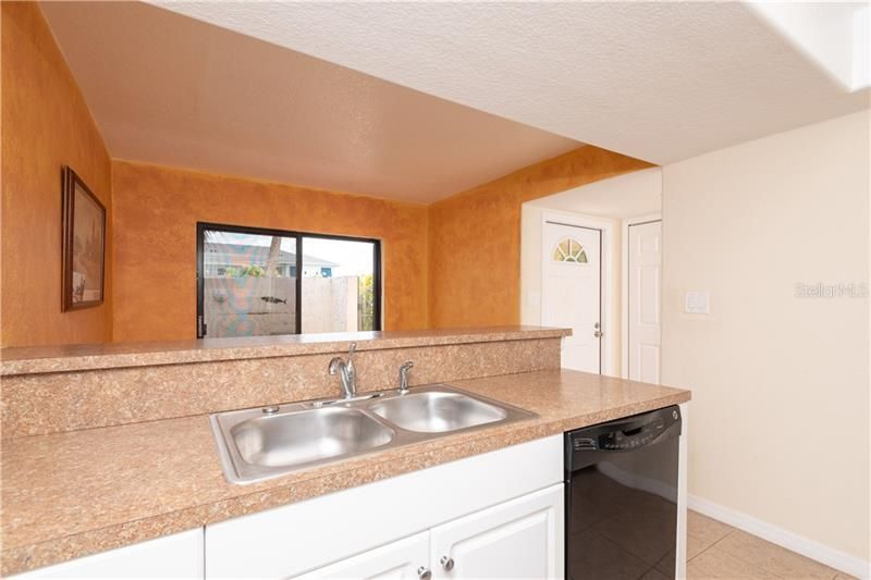 Recently Sold: $99,000 (2 beds, 1 baths, 1034 Square Feet)