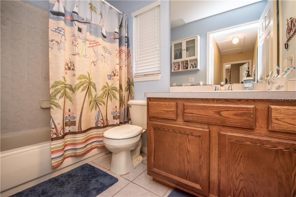 最近售出: $260,000 (3 贝兹, 2 浴室, 1770 平方英尺)
