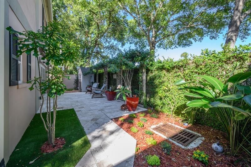 Recently Sold: $775,000 (3 beds, 3 baths, 2284 Square Feet)