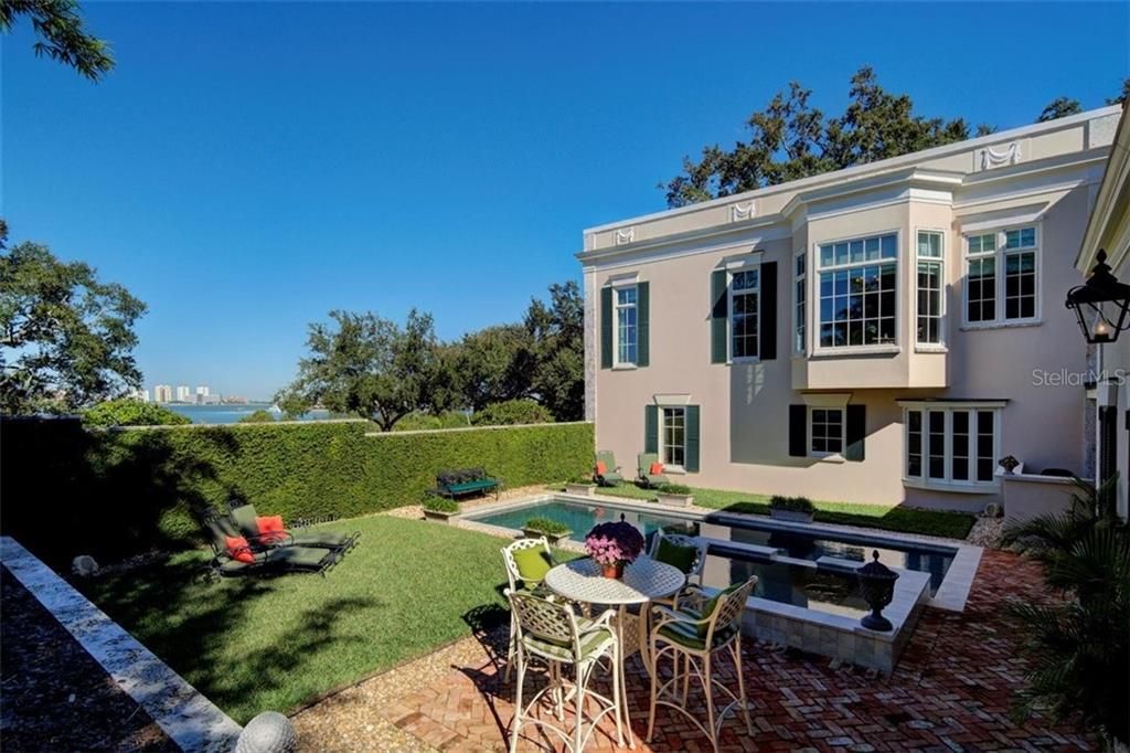 Recently Sold: $3,479,500 (5 beds, 4 baths, 5955 Square Feet)