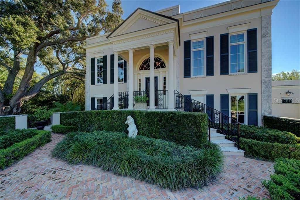 Recently Sold: $3,479,500 (5 beds, 4 baths, 5955 Square Feet)