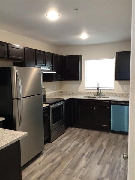 Recently Rented: $995 (2 beds, 2 baths, 974 Square Feet)