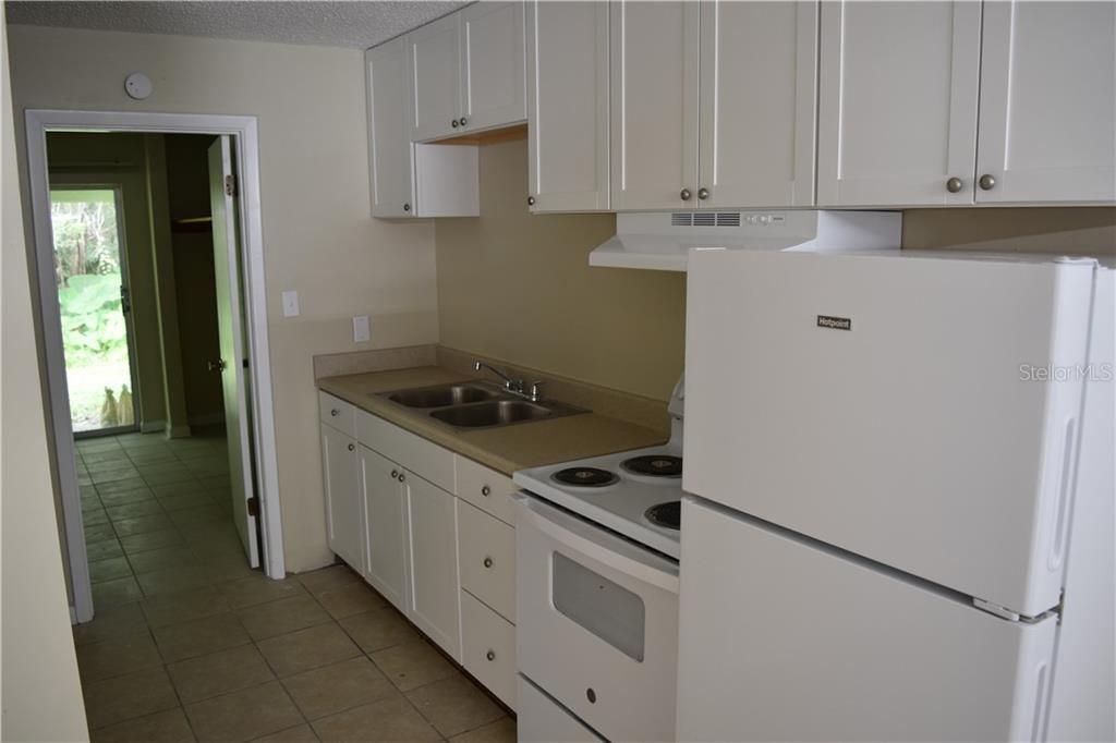 Recently Rented: $800 (1 beds, 1 baths, 775 Square Feet)