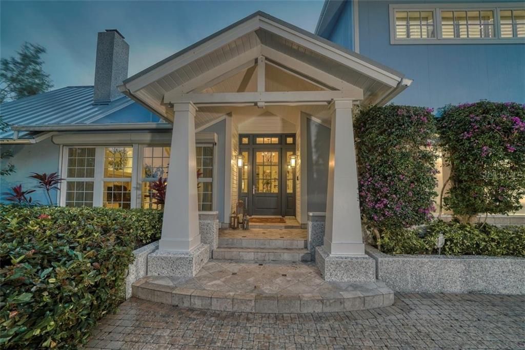 Recently Sold: $1,999,000 (6 beds, 6 baths, 5931 Square Feet)
