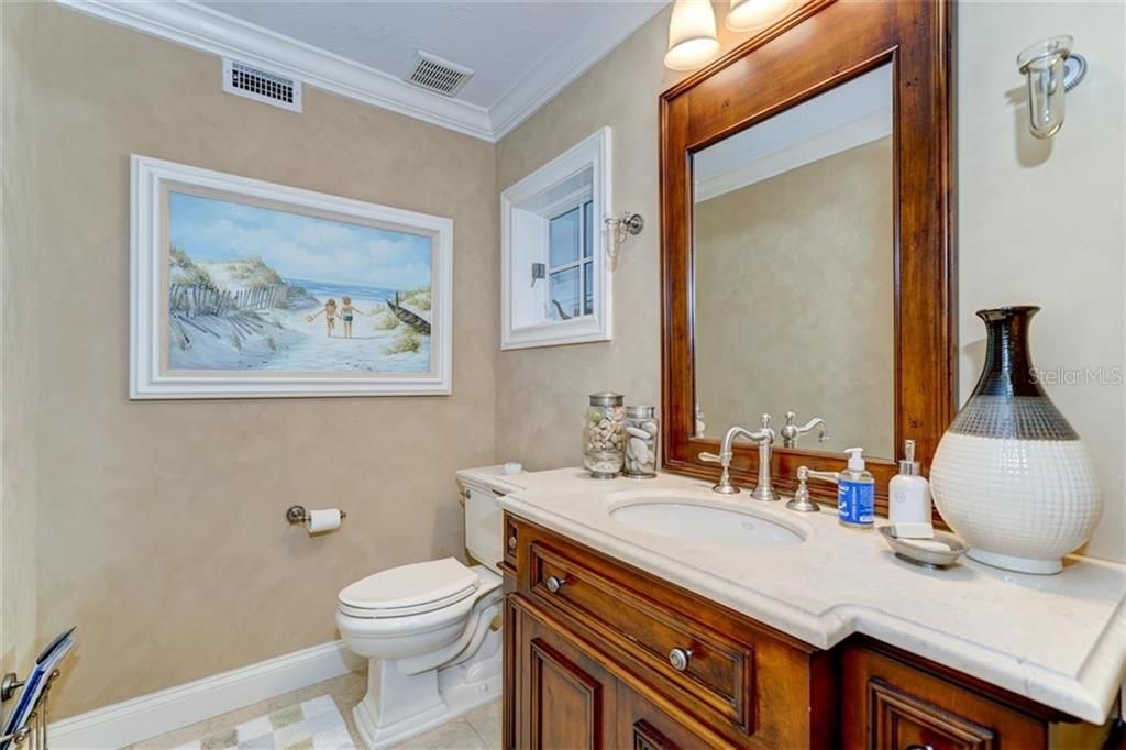 最近售出: $1,999,000 (6 贝兹, 6 浴室, 5931 平方英尺)