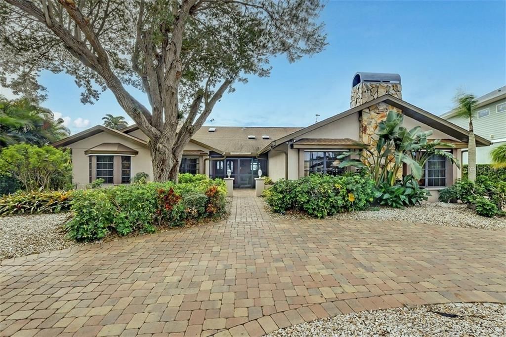 Recently Sold: $1,350,000 (4 beds, 4 baths, 3204 Square Feet)