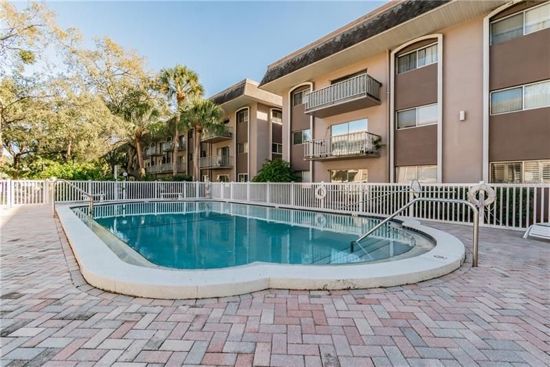 Recently Sold: $142,000 (2 beds, 2 baths, 938 Square Feet)