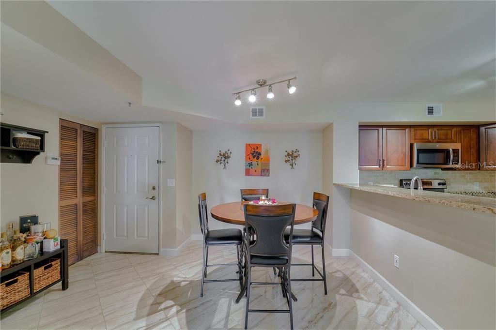 Recently Sold: $275,000 (2 beds, 2 baths, 1105 Square Feet)