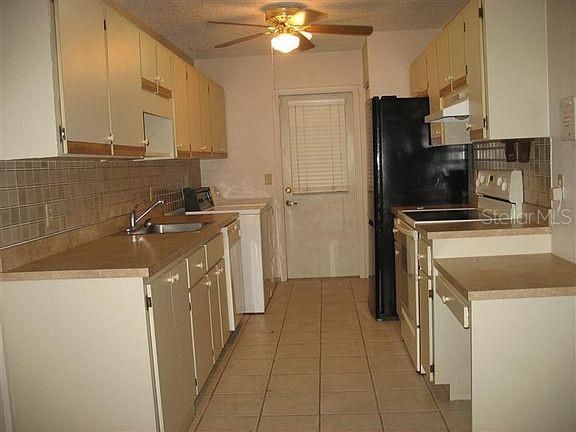 Recently Rented: $950 (3 beds, 2 baths, 1140 Square Feet)