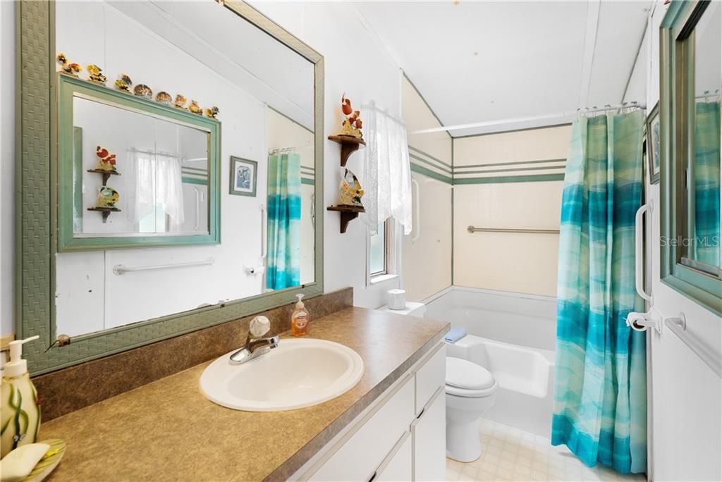 最近售出: $165,000 (3 贝兹, 2 浴室, 960 平方英尺)