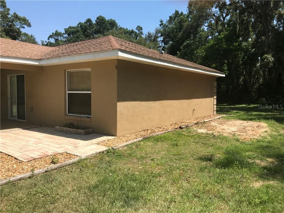 Recently Sold: $165,000 (3 beds, 2 baths, 1316 Square Feet)