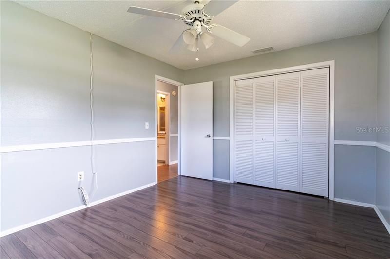 Recently Sold: $130,000 (2 beds, 1 baths, 984 Square Feet)