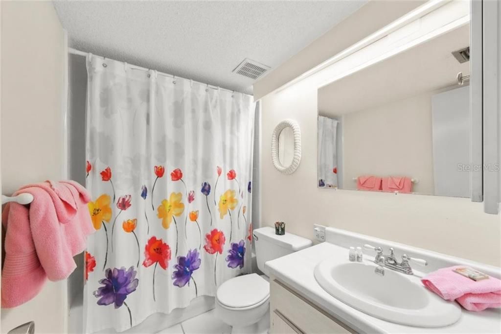 Recently Sold: $379,000 (2 beds, 1 baths, 822 Square Feet)