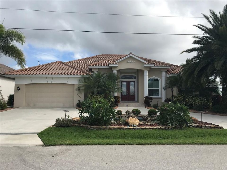 Recently Sold: $715,000 (3 beds, 2 baths, 2391 Square Feet)