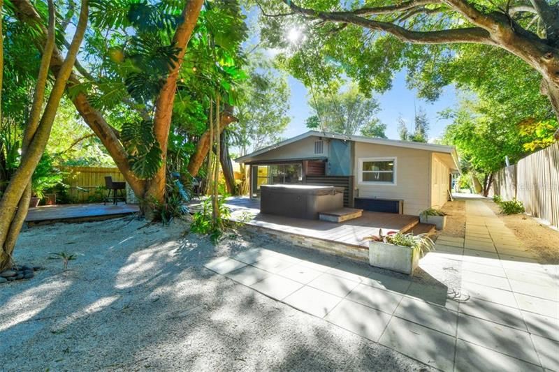 Recently Sold: $415,000 (2 beds, 2 baths, 1200 Square Feet)