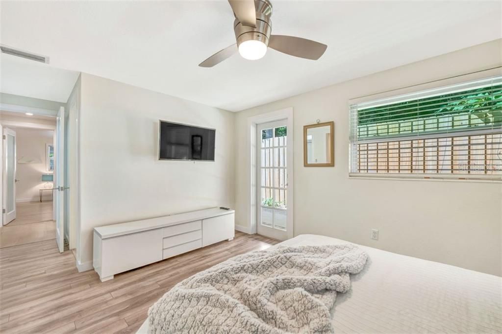 Recently Sold: $415,000 (2 beds, 2 baths, 1200 Square Feet)