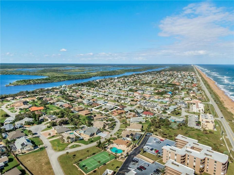 17 Julie Drive outlined with the Halifax River/Intracoastal Waterway to the left & the Atlantic Ocean on the right.