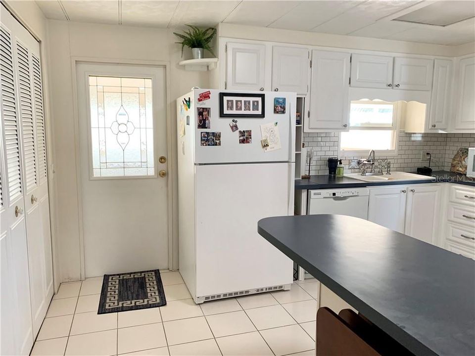 Recently Sold: $129,900 (2 beds, 2 baths, 1328 Square Feet)