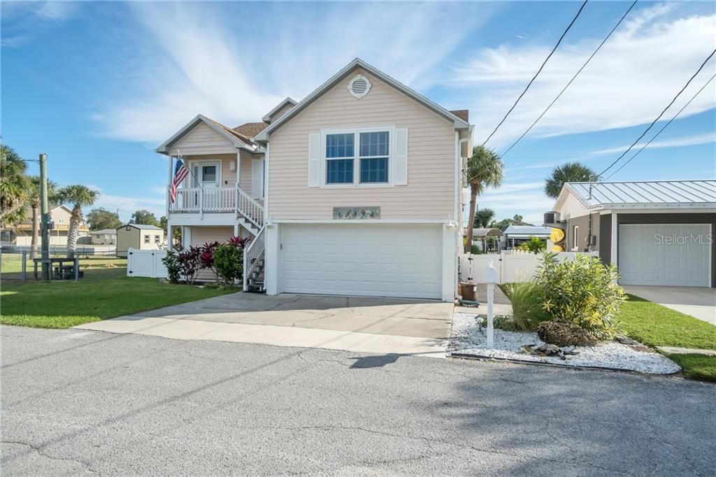 Recently Sold: $435,000 (3 beds, 2 baths, 1727 Square Feet)