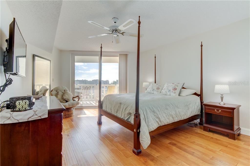Recently Sold: $530,000 (2 beds, 2 baths, 1470 Square Feet)