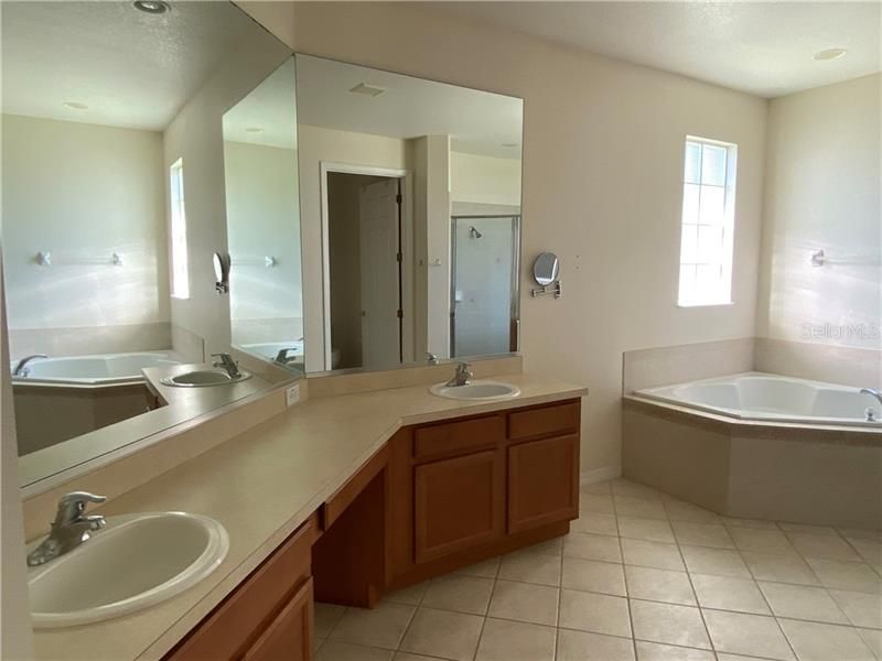 Недавно арендовано: $2,400 (4 спален, 2 ванн, 2770 Квадратных фут)