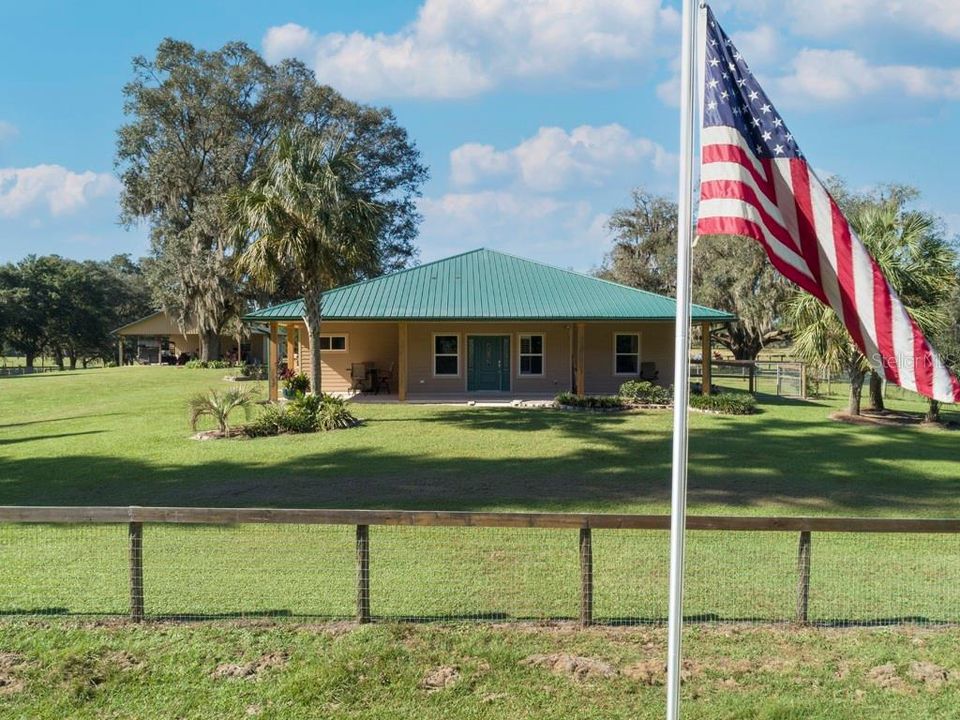 Recently Sold: $769,000 (2 beds, 2 baths, 1828 Square Feet)