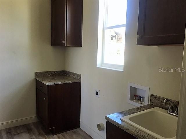 Recently Rented: $2,300 (3 beds, 2 baths, 1781 Square Feet)