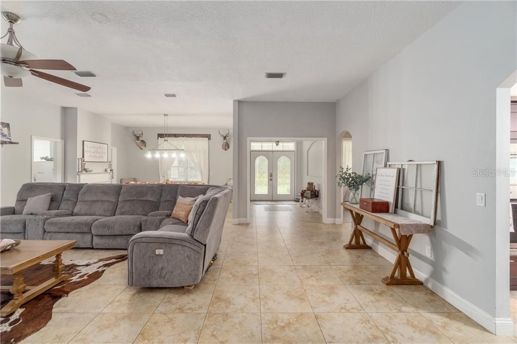 Recently Sold: $389,999 (3 beds, 3 baths, 3144 Square Feet)